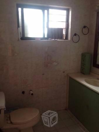 SE VENDE CASA DE 300m2 Y EXCELENTE UBICACION