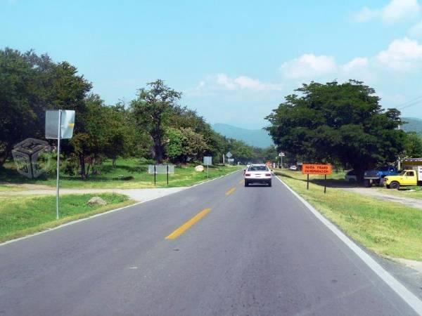 Terreno a borde de carretera federal