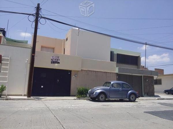 CASA EN VENTA COL.CUMBRES, 3 recámaras,3 1/2 baños