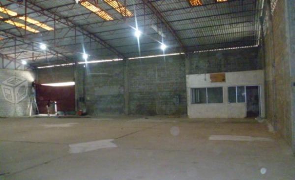 Bodega Azcapozalco y av. Granjas 2200 m2