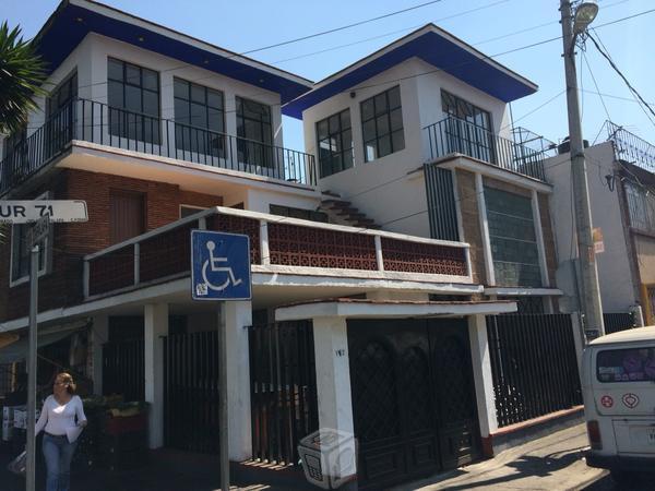 Casa amplia en venta en eje vial y esquina