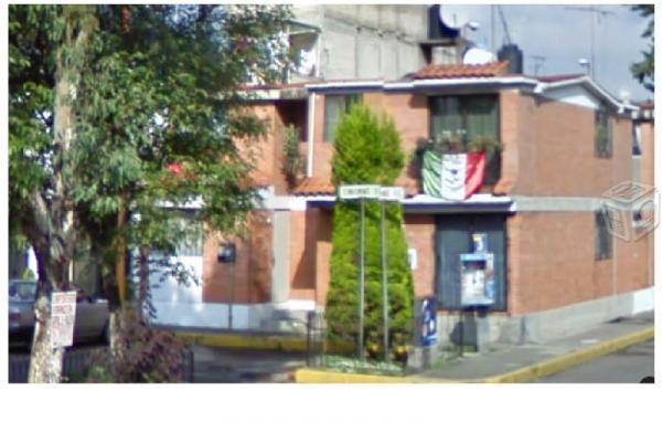 Casa de dos niveles (venta directa)