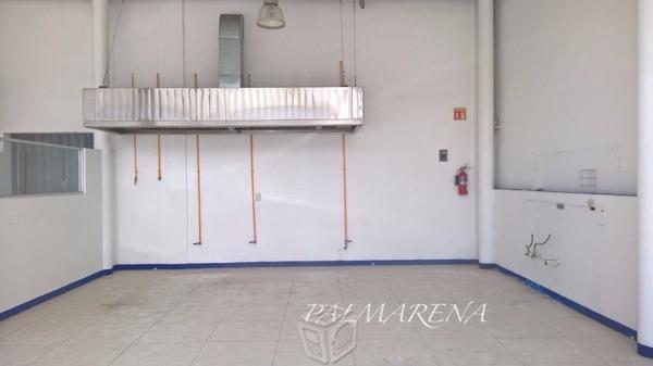 Local comercial con area de bodega y oficina