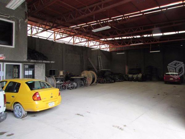 Excelente bodega 480m2 con oficinas y depto