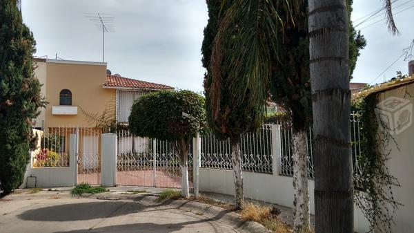 Casa, taller y bodega en una solo lugar