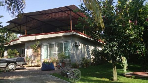 Se vende amplia casa en esquina