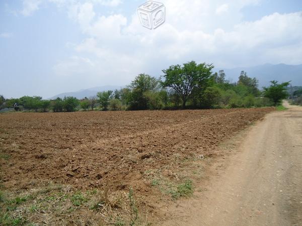 Terreno de 8000m² Yatareni cerca del Monumento