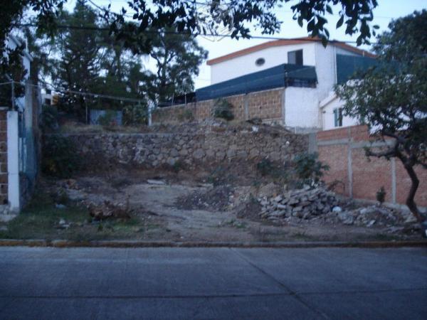 Casa sola en preventa en un nivel Lomas de atzingo