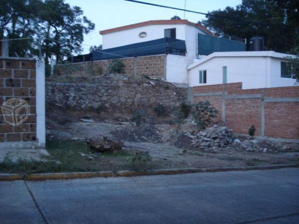 Casa sola en preventa en un nivel Lomas de atzingo