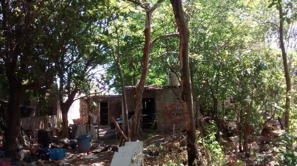 Terreno con pequeña casa en norte diaz ordaz