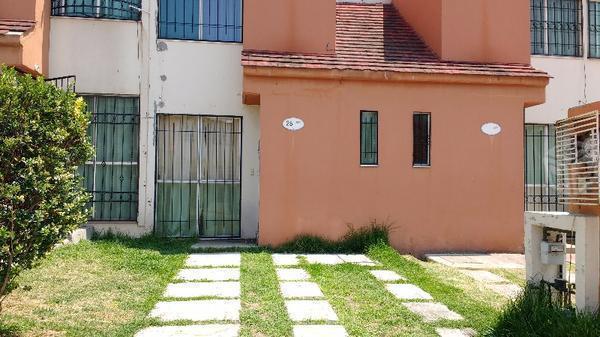 Se renta casa en paseos izcalli, c. izcalli j