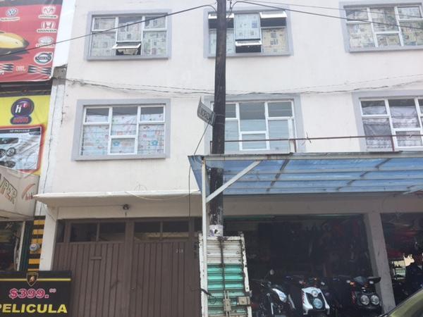 Edificio 3 niveles , con local comercial 10 dep