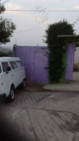 Se vende casa con dos departamentos