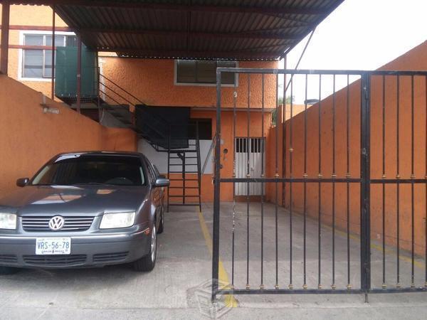 Rento Casa Belisario Dominguez con estacionamiento