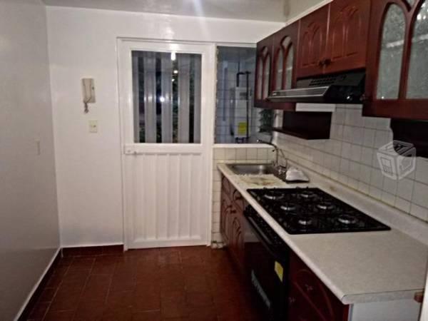 Agradable departamento con jardines y vigilancia