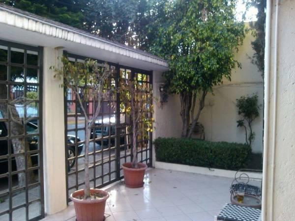 casa en Col. cerrada. Con Baño de vapor