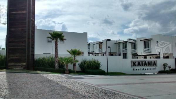 Ecxelente casa en residencial Katania