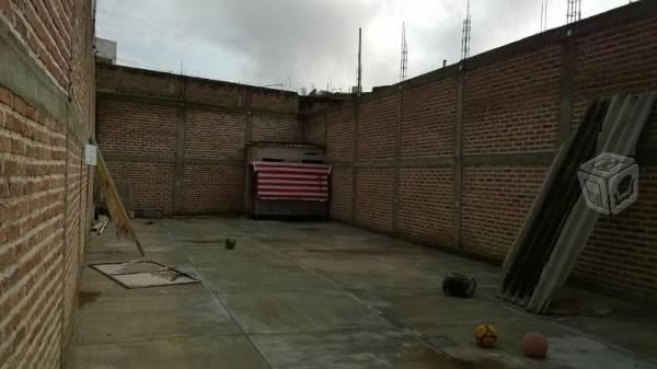 Terreno en zona comercial