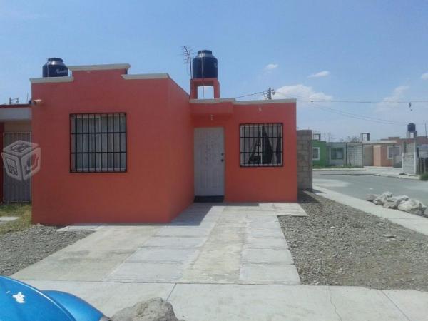 Excelente casa en esquina con excedente de terreno