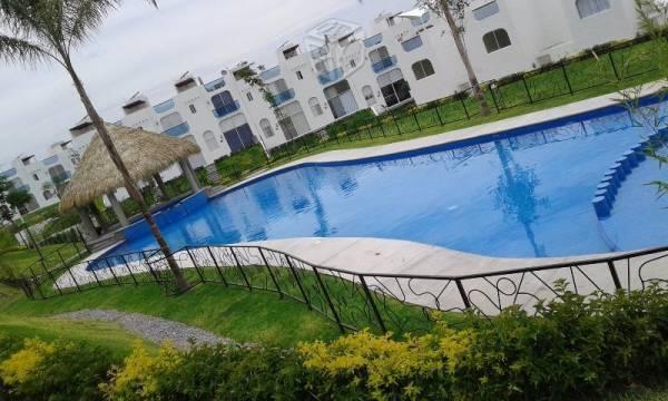 casa junto al lago de tequesquitengo