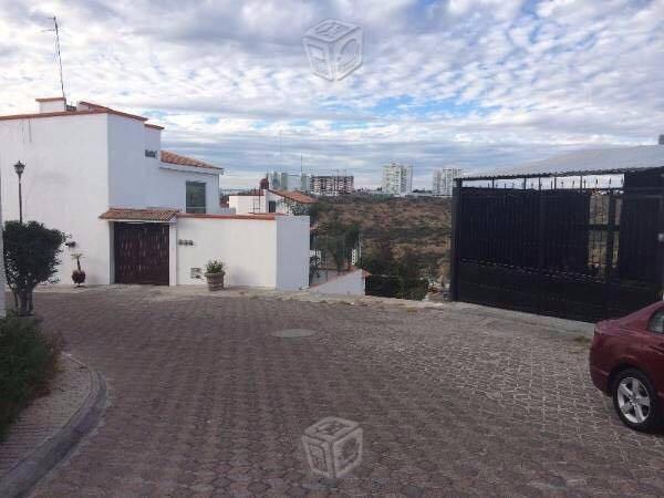 Venta terreno esquina, a desnivel 447 m2, Milenio