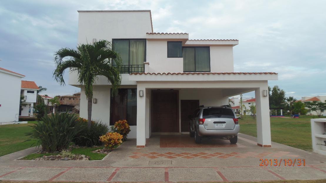 VENTA de Hermosa Casa en Club Real, 4 Rec, Alberca, Minimalista $440,000 USD