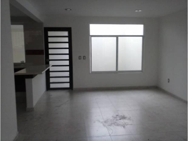 Se vende casa nueva en la col. praderas del sur (cerca av. las torres)