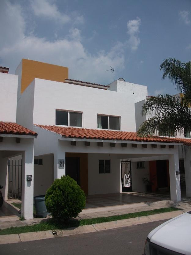 Casa en Fraccionamiento Bonanza/ Tlajomulco de Zuñiga