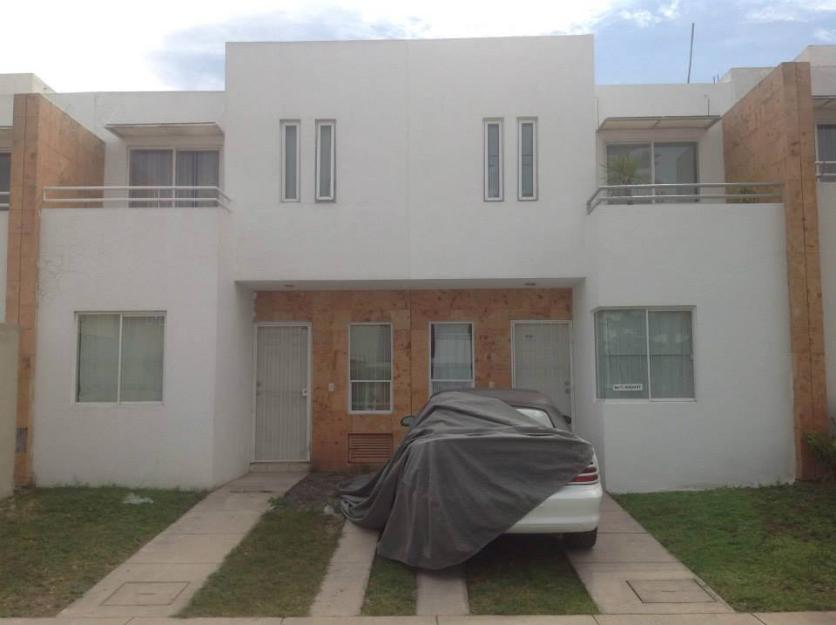 Casa en VENTA Col Nueva Lazaro Cardenas Tlaq $760,000 3 rec