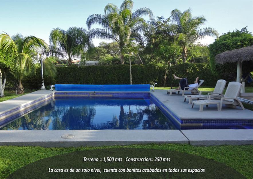 Oportunidad. Hermosa casa, 2,500 m2. Alberca. CV6